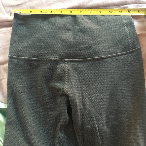 7/8 length lululemon leggings - Picture 4 of 4